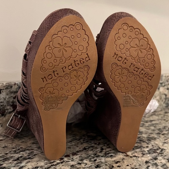 Wedge - Picture 2 of 4